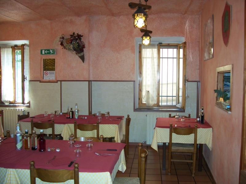  Image name: LocandaLaContea09.jpg 
 width: 800 pixel 
 height: 601 pixel 
 Size: 371782 bytes 
 Click to enlarge 